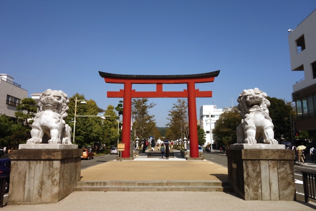 神社の狛犬とは？由来・種類・阿吽の意味をわかりやすく解説
