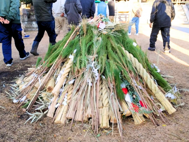 神社のどんど焼き（左義長）とは？意味・由来・参加の仕方を解説