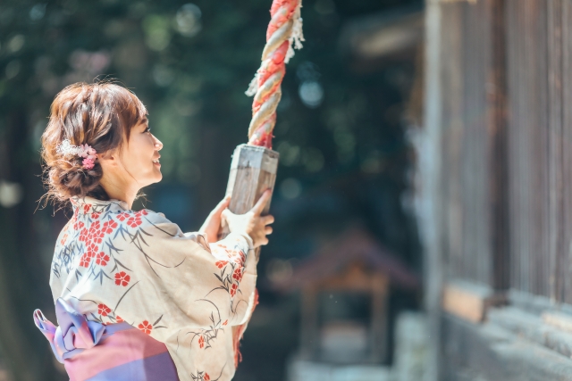 神社の鈴・鈴緒とは？意味と正しい鳴らし方を解説